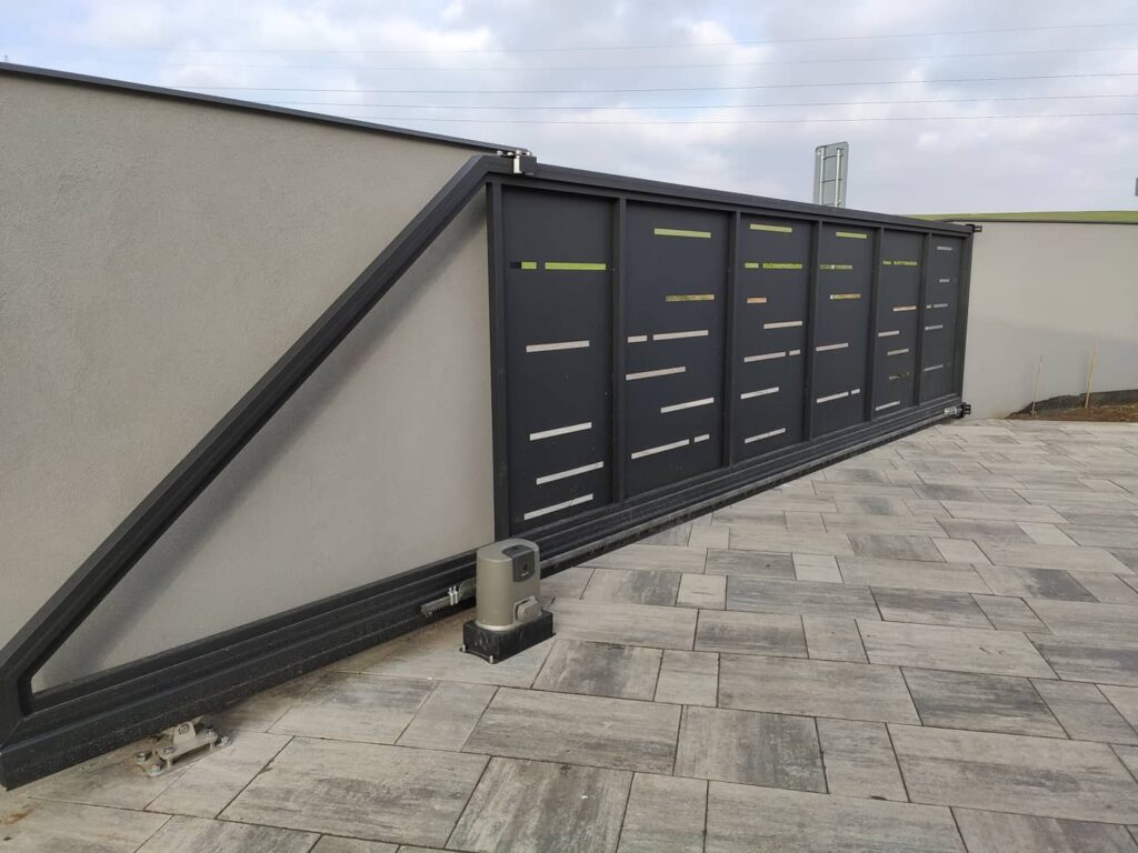 automatická brána na dálkové ovládání